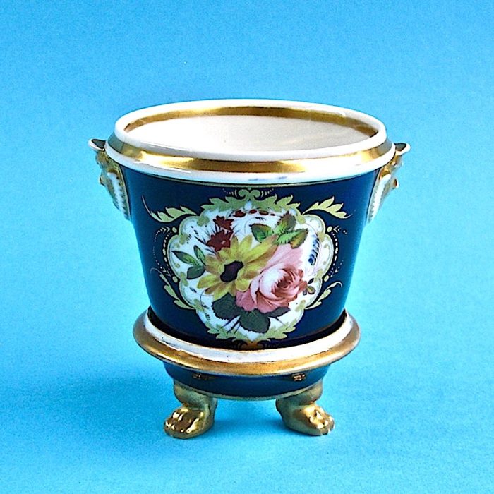 Item No. 2022 – Chamberlain Worcester cachepot and stand