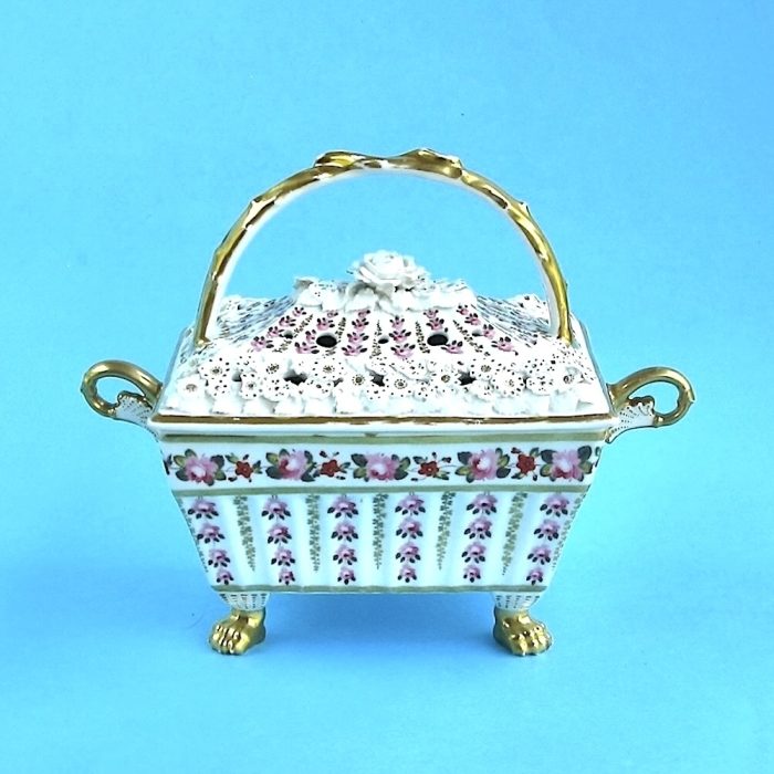 Item No. 2105 – Chamberlain Worcester pot pourri basket